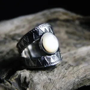 Bite Shell Wide Silver Ring