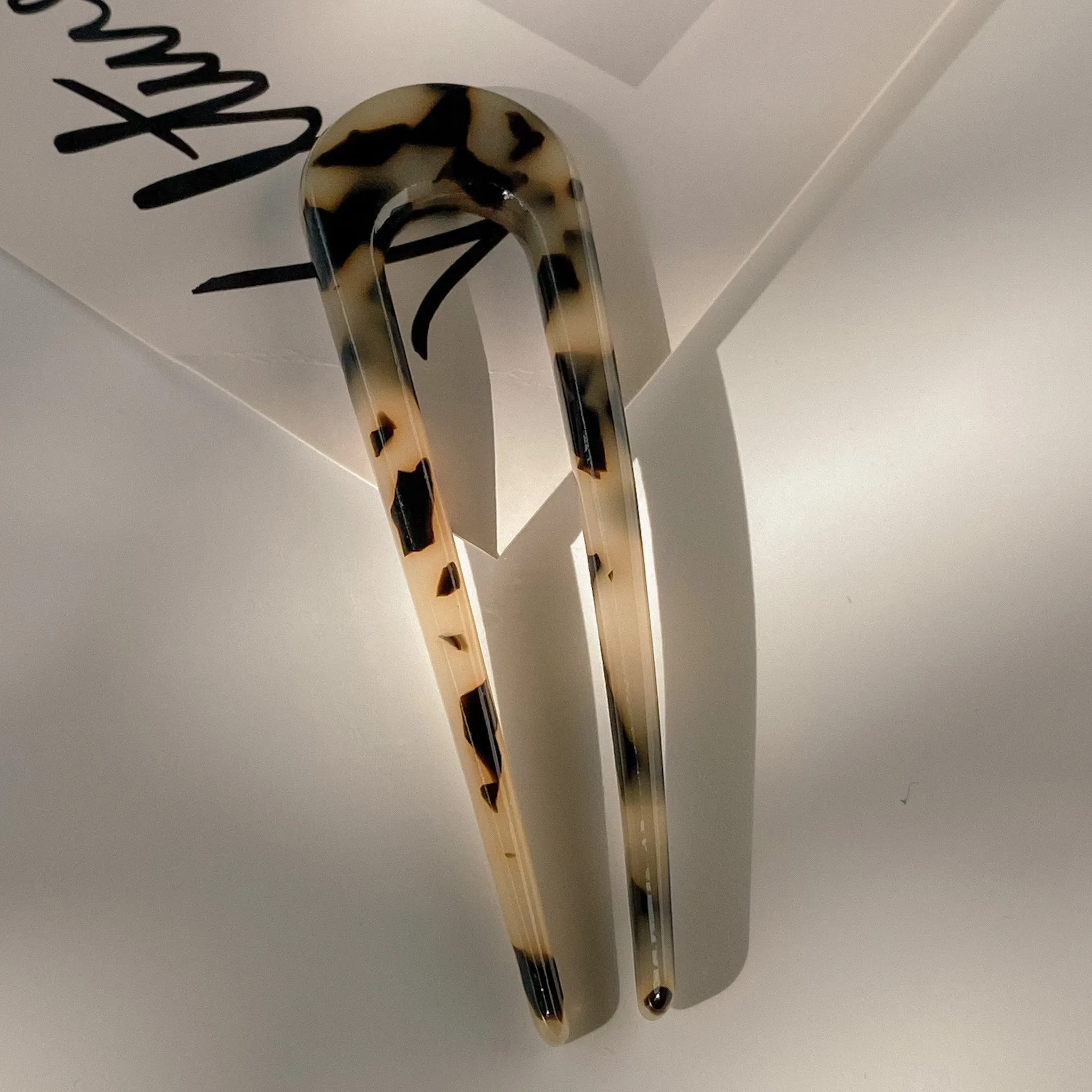 French U Pin - Beige Tortoise