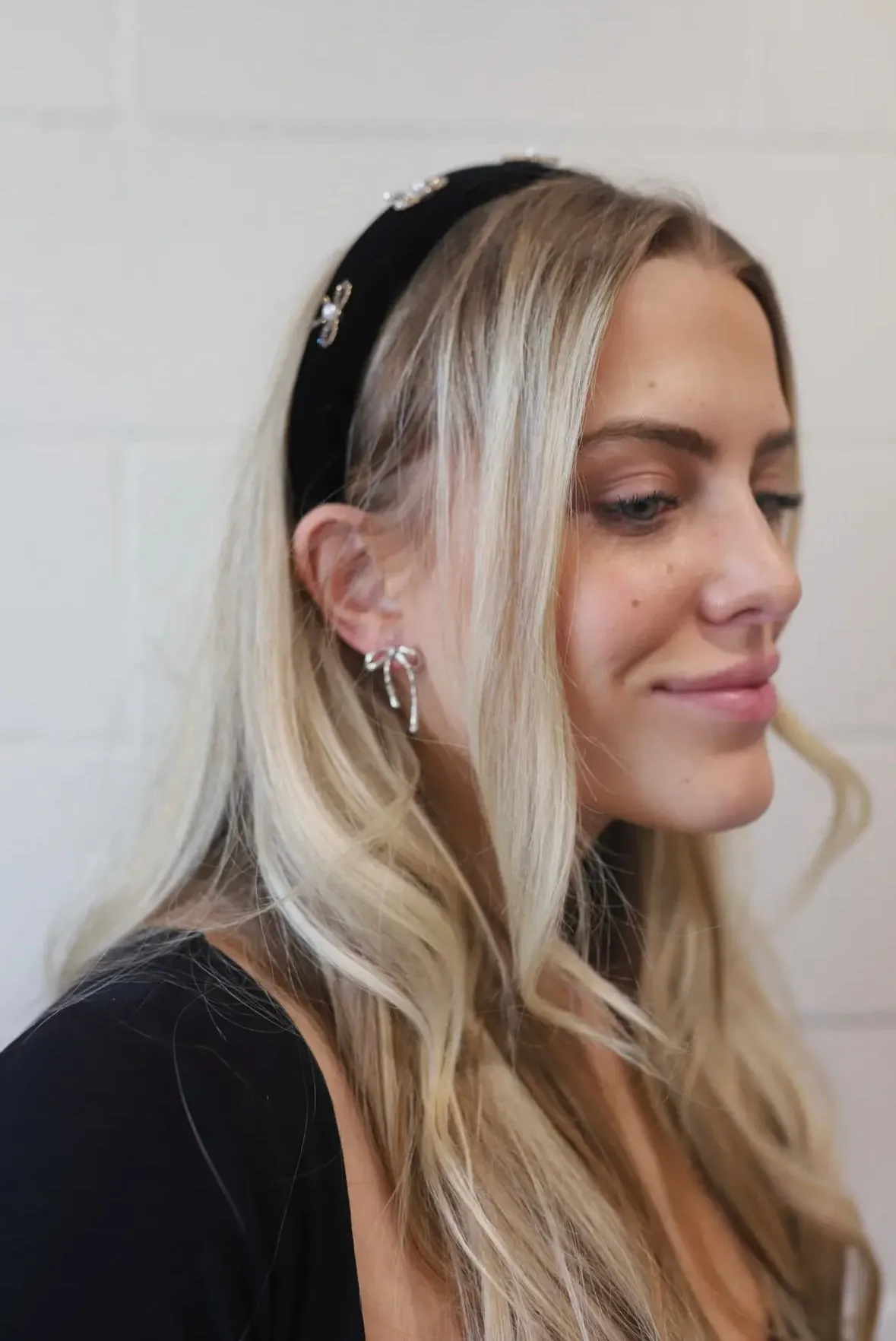kaxi mini bow earrings
