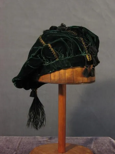 Tasseled Beret - Green / Gold