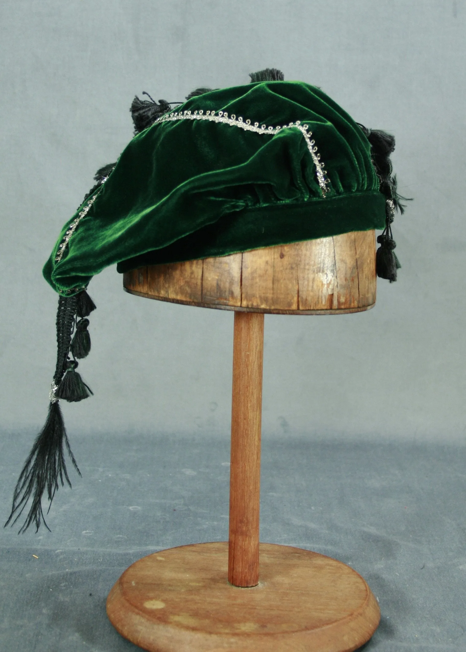 Tasseled Beret - Green / Silver