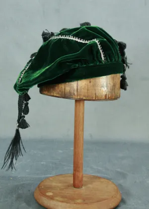Tasseled Beret - Green / Silver