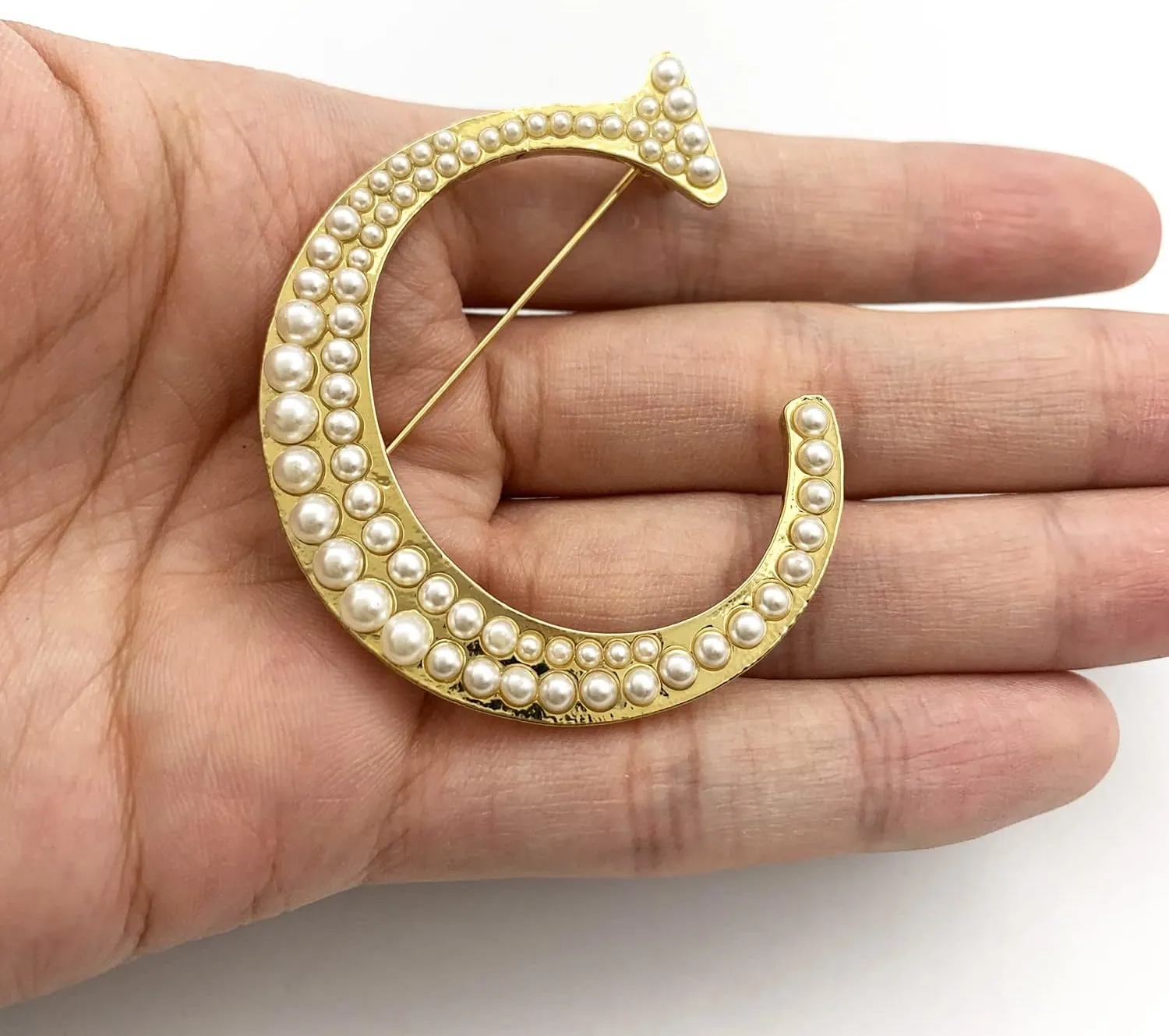 XGALBLA Alphabet Letters(A-Z) Plated Metal Simulated pearl Lapel Pin Brooches Collar for Women girls(Gold Tone)